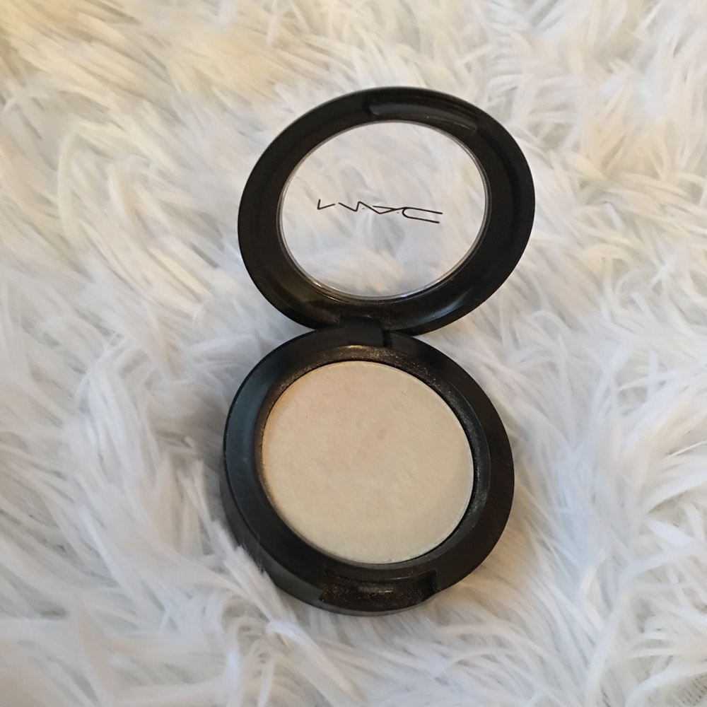Off White Shimmer Eyeshadow from MAC